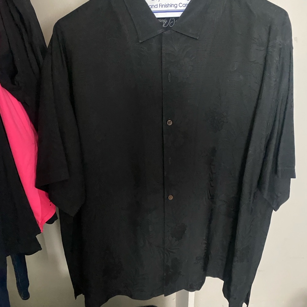 Tommy Bahama used Black shirt Short Sleeve